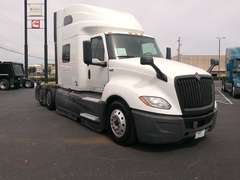 2023 International LT625 photo 1
