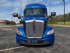 2023 Kenworth T680 photo 3
