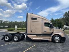 2023 Kenworth T680 photo 2