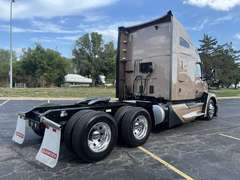 2023 Kenworth T680 photo 3