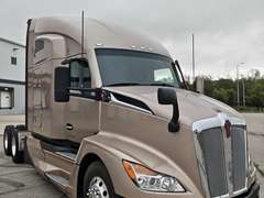 2023 Kenworth T680 photo 1