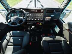 2027 Kenworth W900L photo 3