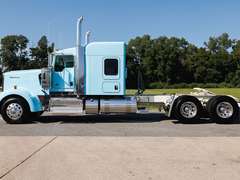 2027 Kenworth W900L photo 2
