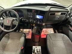 2027 Kenworth T880 photo 2