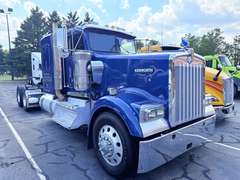 2021 Kenworth W900L photo 2