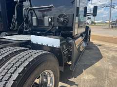 2023 Kenworth T680 photo 5