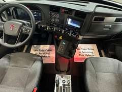 2027 Kenworth T880S photo 2