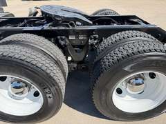 2023 Kenworth T680 photo 3