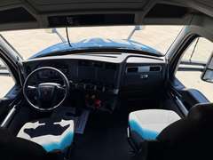 2023 Kenworth T680 photo 2