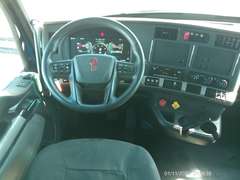 2023 Kenworth T680 photo 3
