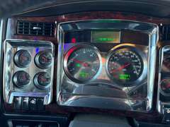 2021 Kenworth W900L photo 2