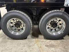 2027 Kenworth T880 photo 2