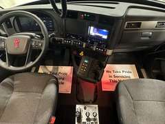 2027 Kenworth T880 photo 2
