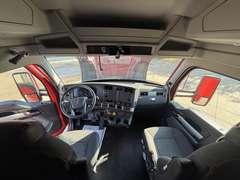 2023 Kenworth T680 photo 3