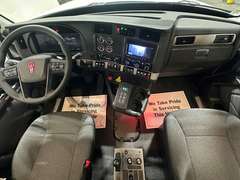 2027 Kenworth T880S photo 2