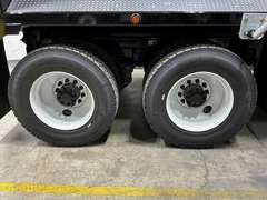 2027 Kenworth T880 photo 3