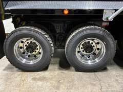 2027 Kenworth T880 photo 3