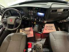 2027 Kenworth T880 photo 2