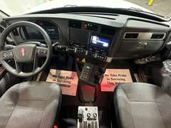 2027 Kenworth T880 photo 2