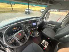 2027 Kenworth T880 photo 8