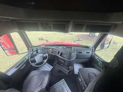 2022 Volvo VNL64T760 photo 3