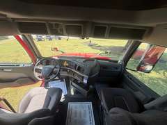 2022 Volvo VNL64T760 photo 3