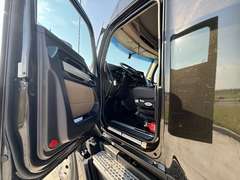 2023 Kenworth T680 photo 8