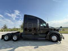 2023 Kenworth T680 photo 2