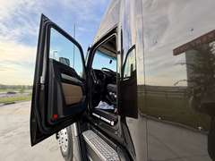 2023 Kenworth T680 photo 9