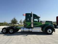 2023 Kenworth W990 photo 2
