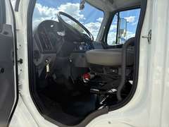 2022 Freightliner M2-106 photo 3