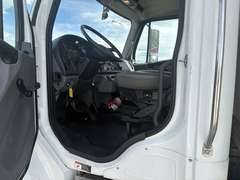 2022 Freightliner M2-106 photo 8