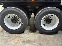 2027 Kenworth T880 photo 2