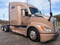 2023 Kenworth T680 photo 1