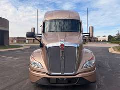 2023 Kenworth T680 photo 2