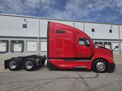 2023 Kenworth T680 photo 2