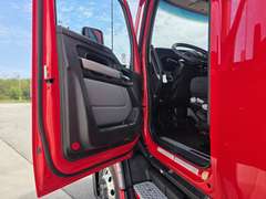 2023 Kenworth T680 photo 7