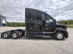 2023 Kenworth T680 photo 2