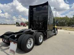 2023 Kenworth T680 photo 3