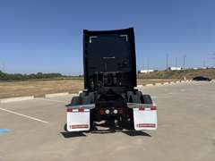2023 Kenworth T680 photo 4