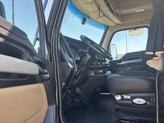 2023 Kenworth T680 photo 9