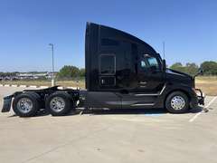 2023 Kenworth T680 photo 2