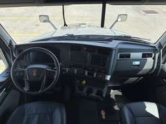 2023 Kenworth T680 photo 3
