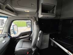 2023 Kenworth T680 photo 10