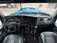 2023 Kenworth T680 photo 3