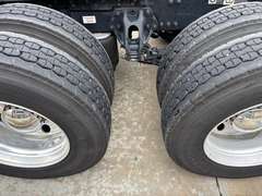 2023 Kenworth T680 photo 4