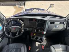 2024 Kenworth T680 photo 3