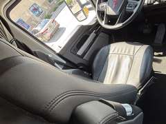 2024 Kenworth T680 photo 3
