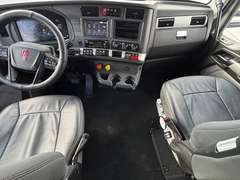 2024 Kenworth T680 photo 3