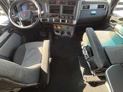 2024 Kenworth T680 photo 3